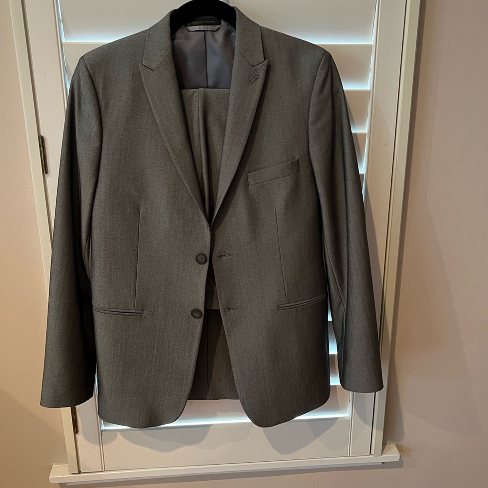 Size 18 skinny fit suit that was barely worn. Has not been tailored.